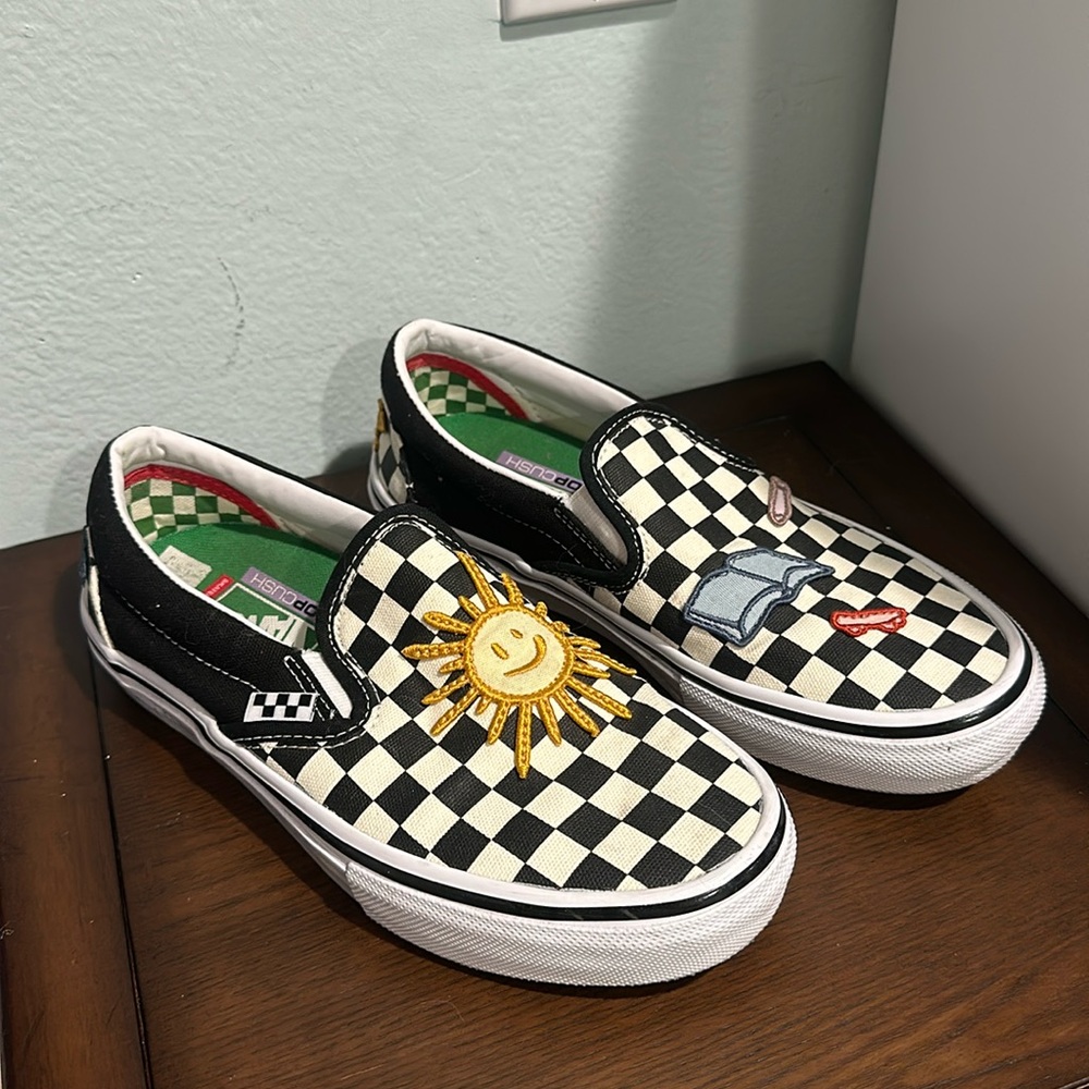 Men size 6 / women size 7 vans barely worn.